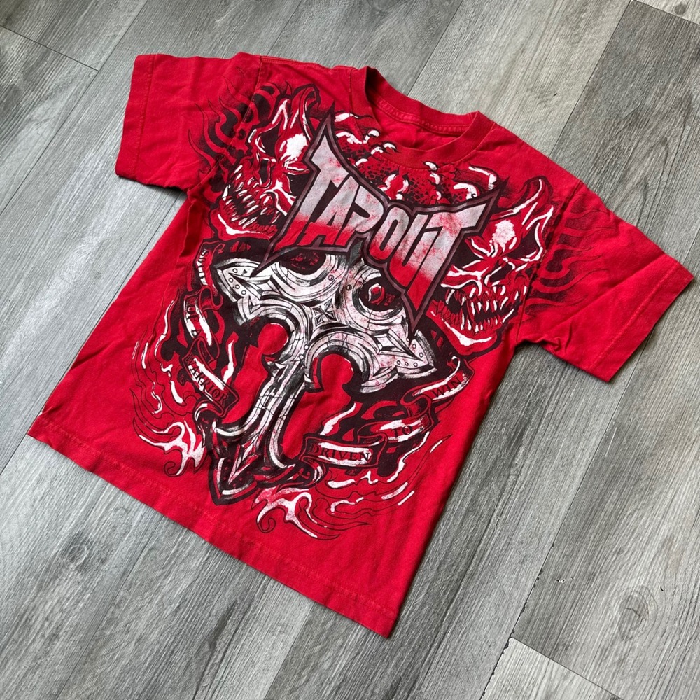 Tapout Red Warrior Skulls Flames Graphic T-Shirt Youth L / Mens XS - Picture 2 of 6